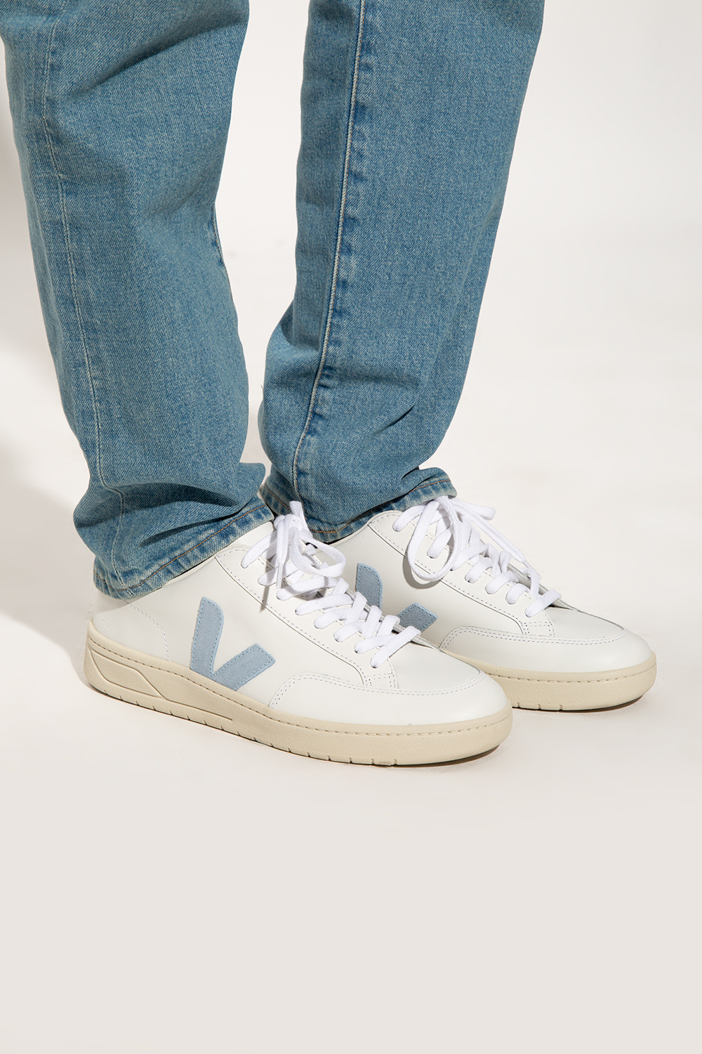 Veja v12 outlet blanc